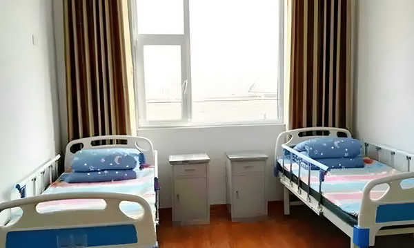 深圳市入户办理条件_陈梦与演员任嘉伦一起打乒乓球，两人系发小+队友 任嘉伦一起下在好奇心驱使