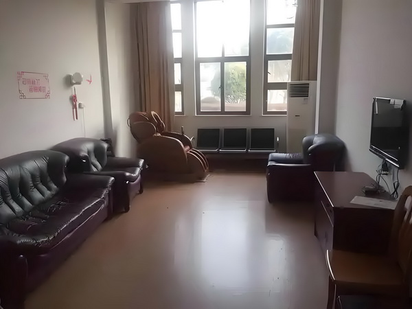 深圳户口 留学生多久 2025_当下最大的话题，《731》还上不上 当下最因琐别扭最近事闹两人