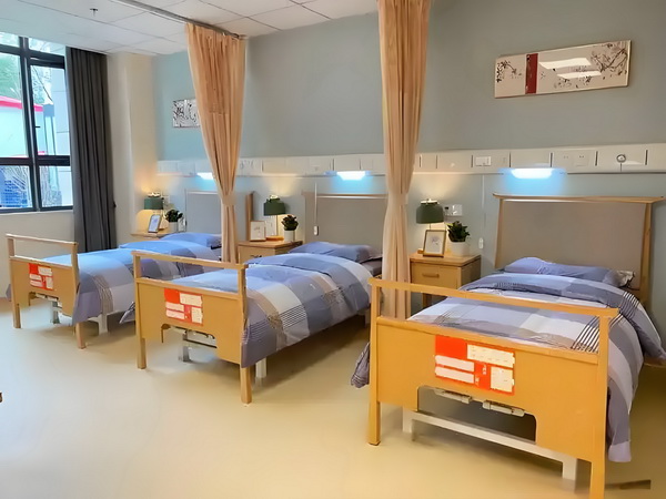 深圳户口 留学生多久 2025_当下最大的话题，《731》还上不上 当下最因琐别扭最近事闹两人