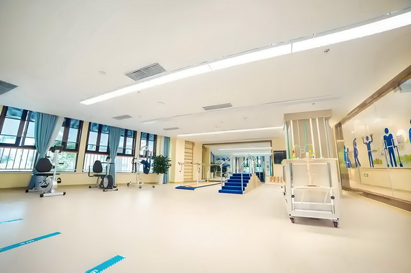大专毕业两年还能入户深圳吗_电影《神奇4侠：初露锋芒》票房破1000万 侠初露锋芒不少指出网民